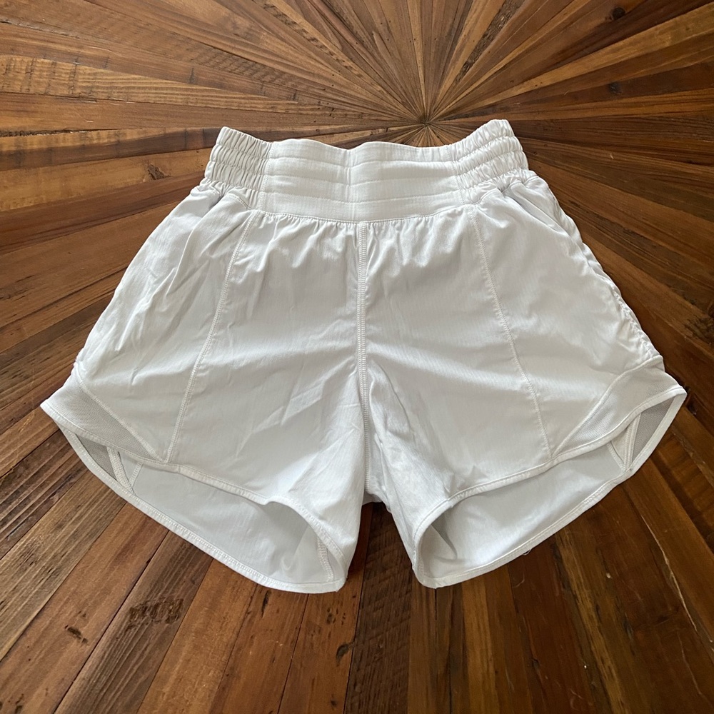 Lululemon Hotty Hot High-Rise 4” White Shorts Size 2